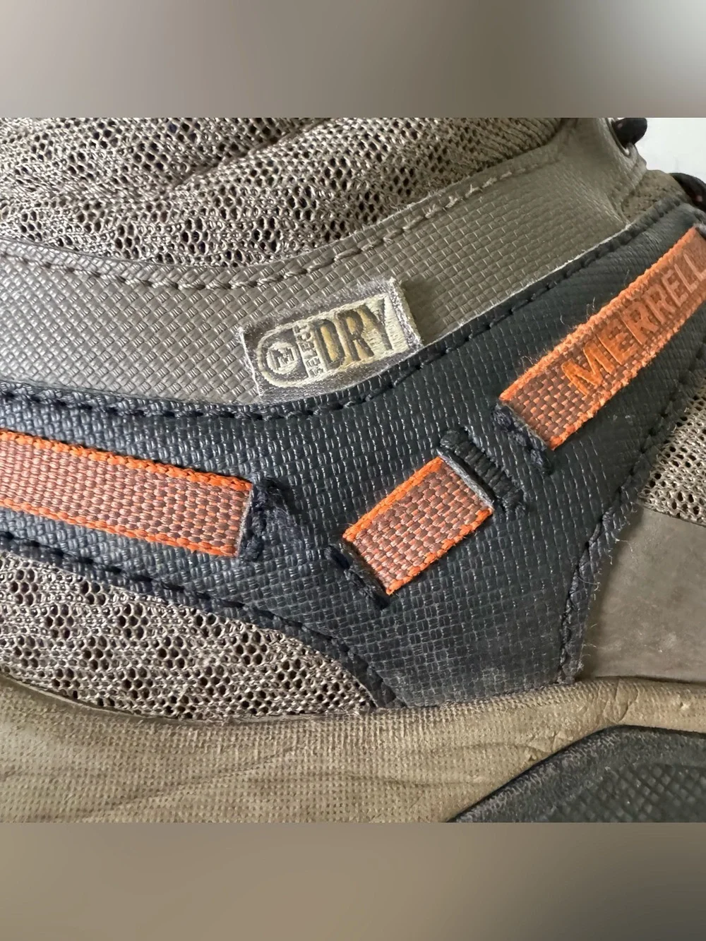MERRELL Size 9 Men’s Boulder Waterproof Hiking Boots